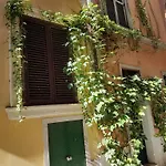 Navona\'s Flat Alley